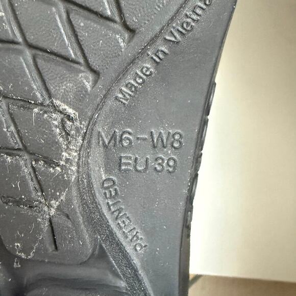 ￼OOFOS OOCLOOG ‘Triple Black’ Clog Comfort Sandal- Men 6- W 8 main image 9